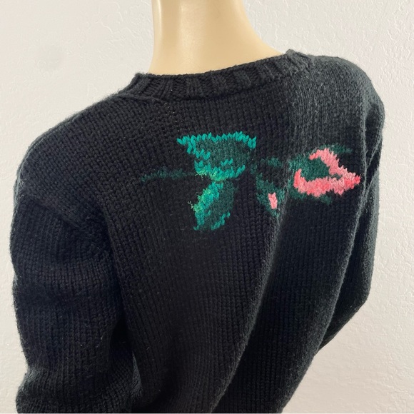 Vintage- black hand knit pink rose sweater- s/m - Picture 6 of 15